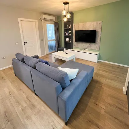 Sea View Apartment *
